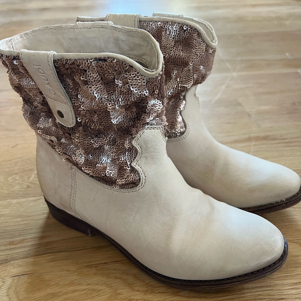 Gaudi boots